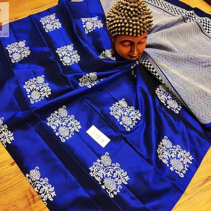 Royal Blue Soft Silk Saree With Adoring Blouse Piece - Ample To Buy